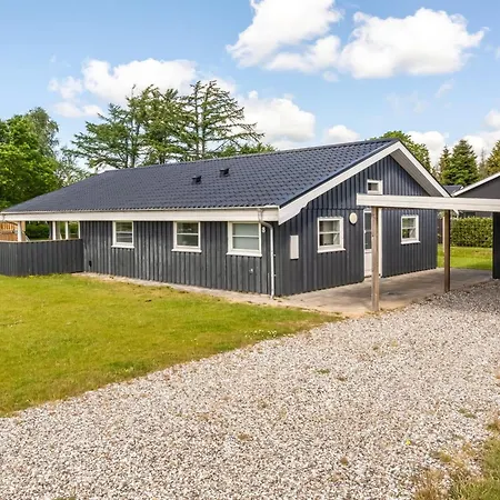 Ebertine - 740m To The Fjord By Interhome