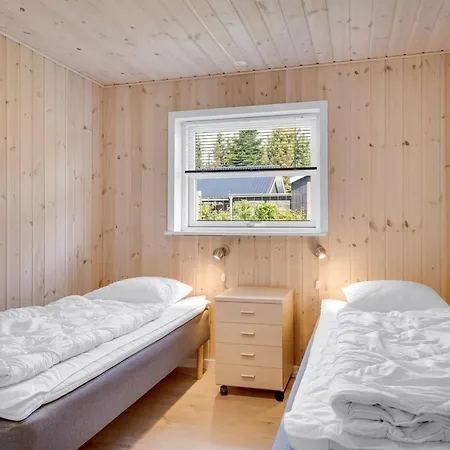 Ebertine - 740m To The Fjord By Interhome