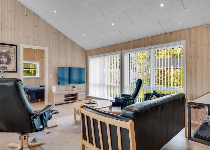 Ebertine - 740m To The Fjord By Interhome *