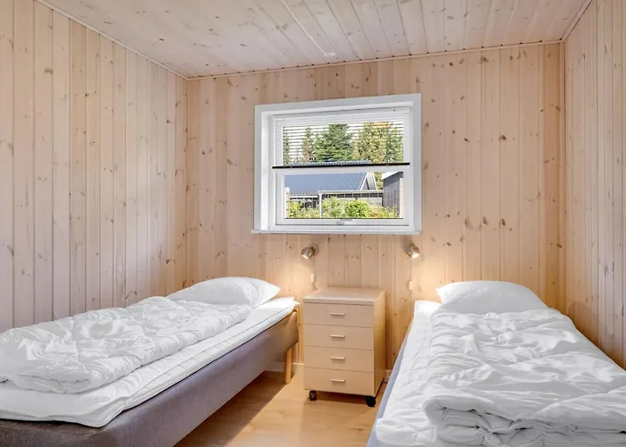 Ebertine - 740m To The Fjord By Interhome